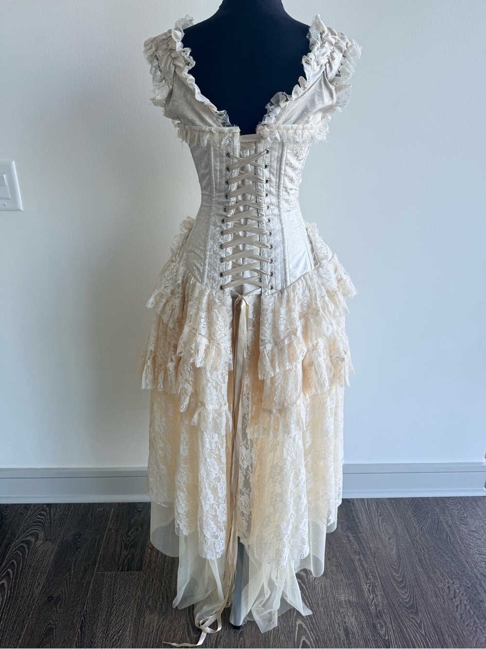 Victorian/Burlesque Lace Corset Dress in Ivory Champagne - Picture 7 of 12